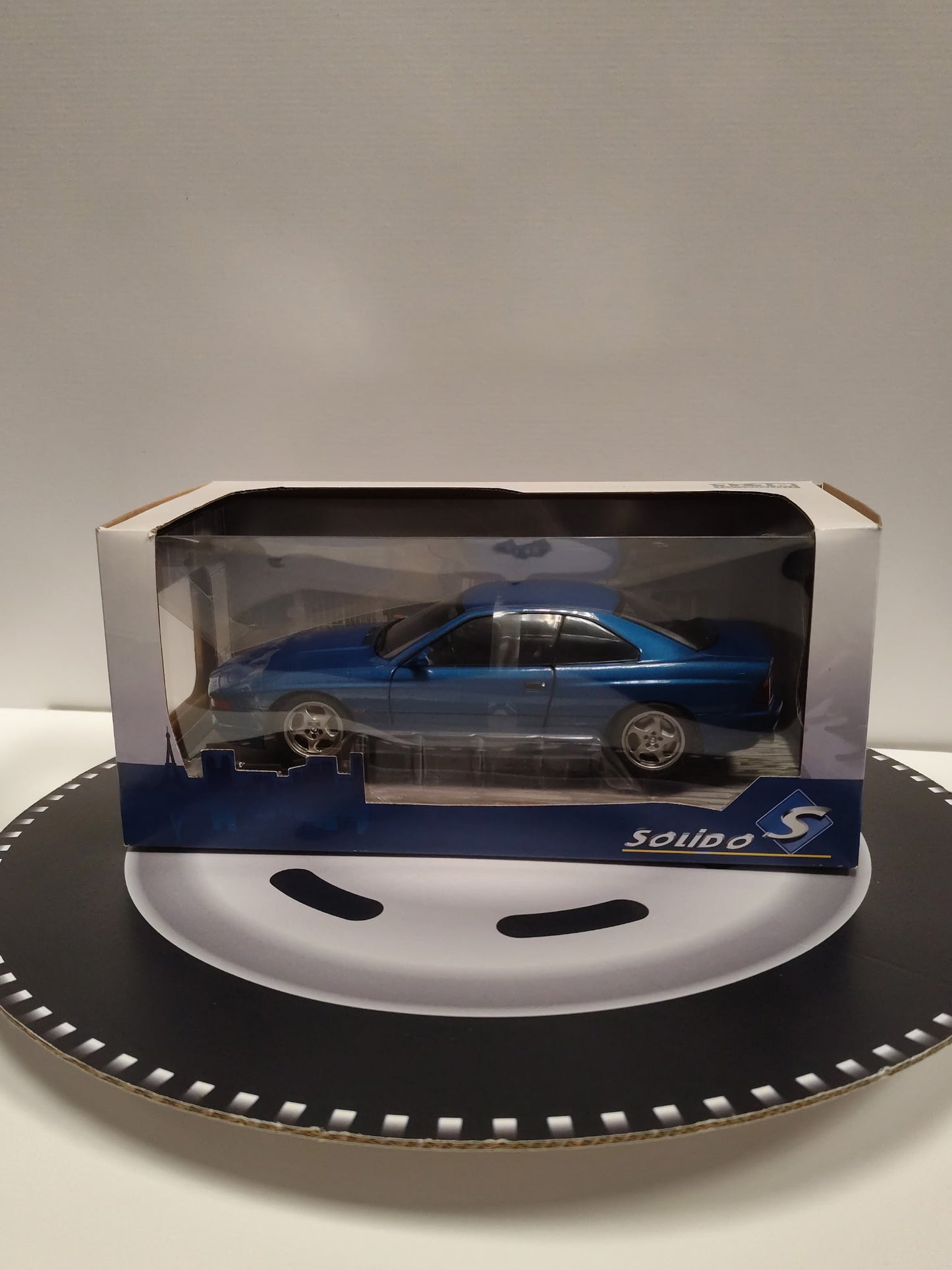 BMW 850 CSI (E31)-TOBAGGO BLUE- 1990 1/18 51807002 SOLIDO