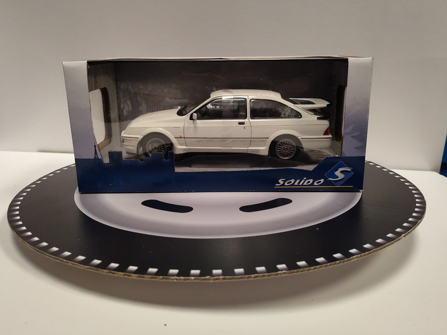 FORD SIERRA RS500 - WHITE - 1987 1/18 S1806104 SOLIDO