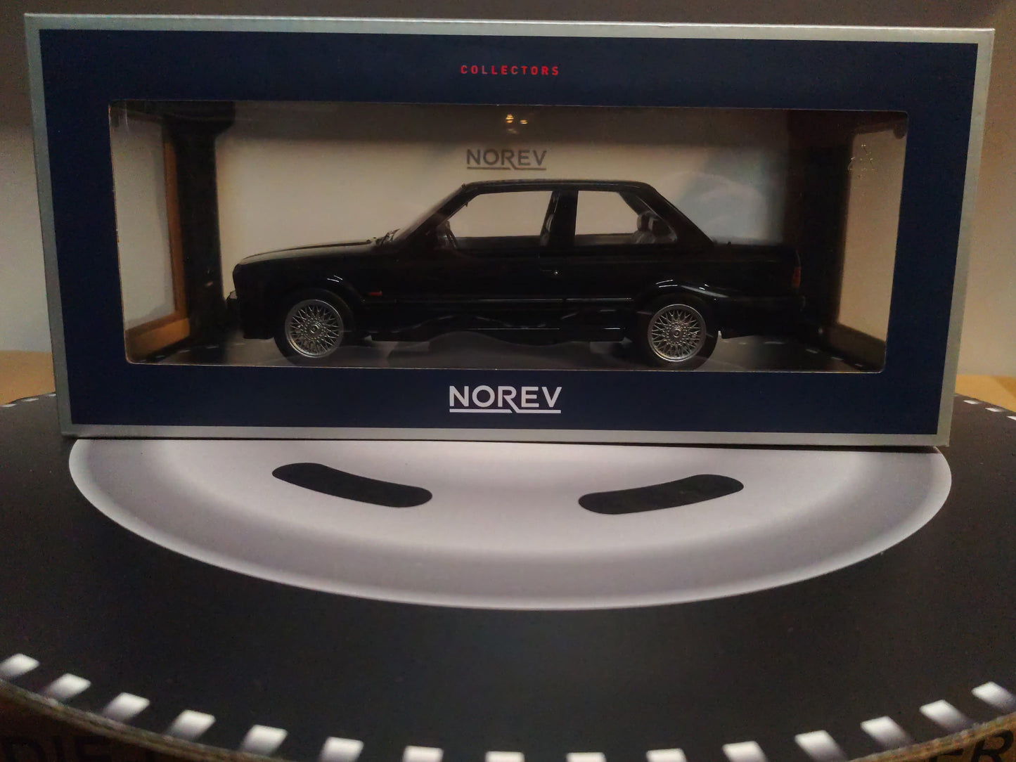 BMW 325i Black metallic 1988 1/18 185262 NOREV