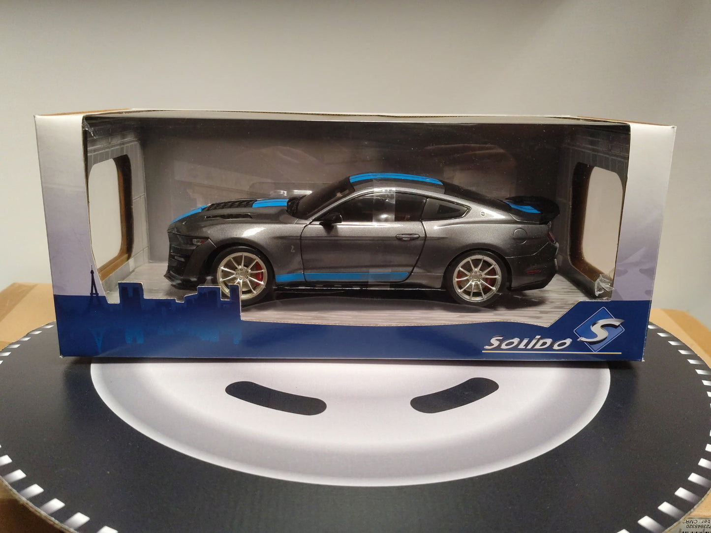 FORD SHELBY GT500 KR SILVER / BLUE STRIPES 2022 1/18 S1805908 SOLIDO