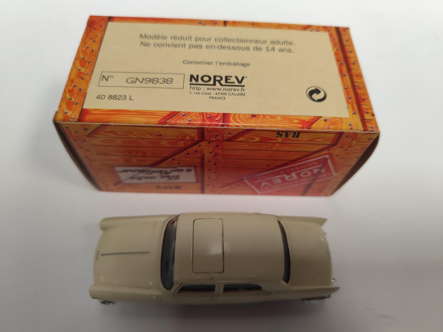 Peugeot 404 BERLINE 1960 1/43 Norev