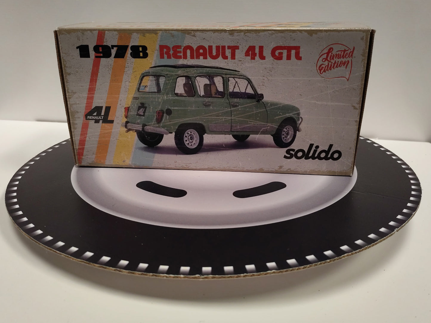RENAULT 4L GTL - VERT CELADON 1/18 S1800111 / 41054693 SOLIDO