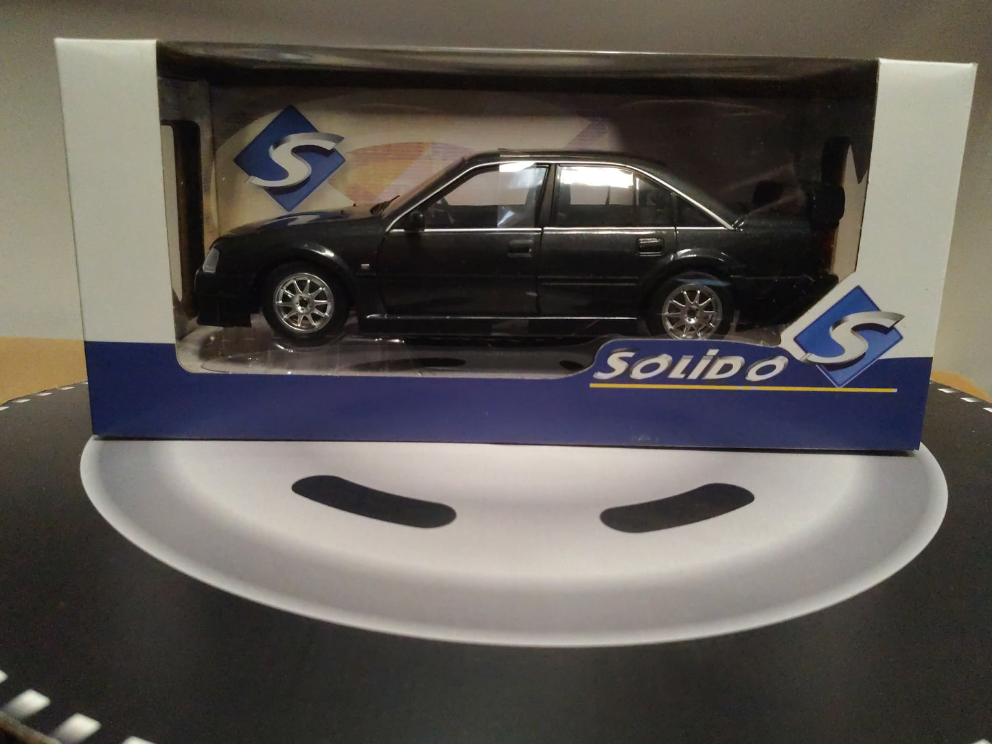 OPEL OMEGA 500 METALLIC BLACK NOVASCHWARZ 1990 S1809701 SOLIDO
