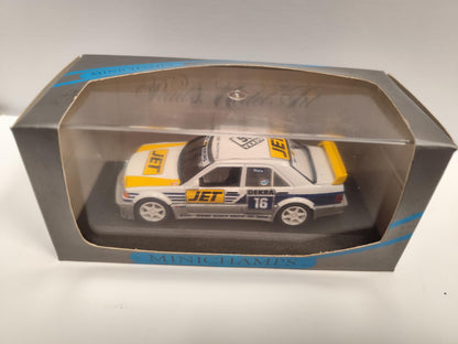 Mercedes 190 E 2.5-16 Evolution 2, fabriquée par Minichamps sous la marque Paul's Model Art.