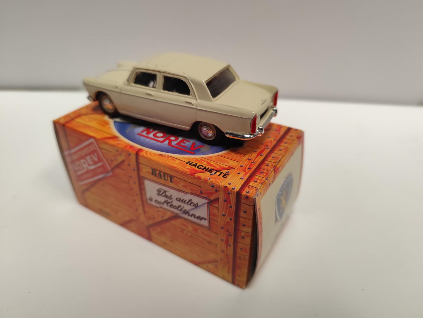 Peugeot 404 BERLINE 1960 1/43 Norev