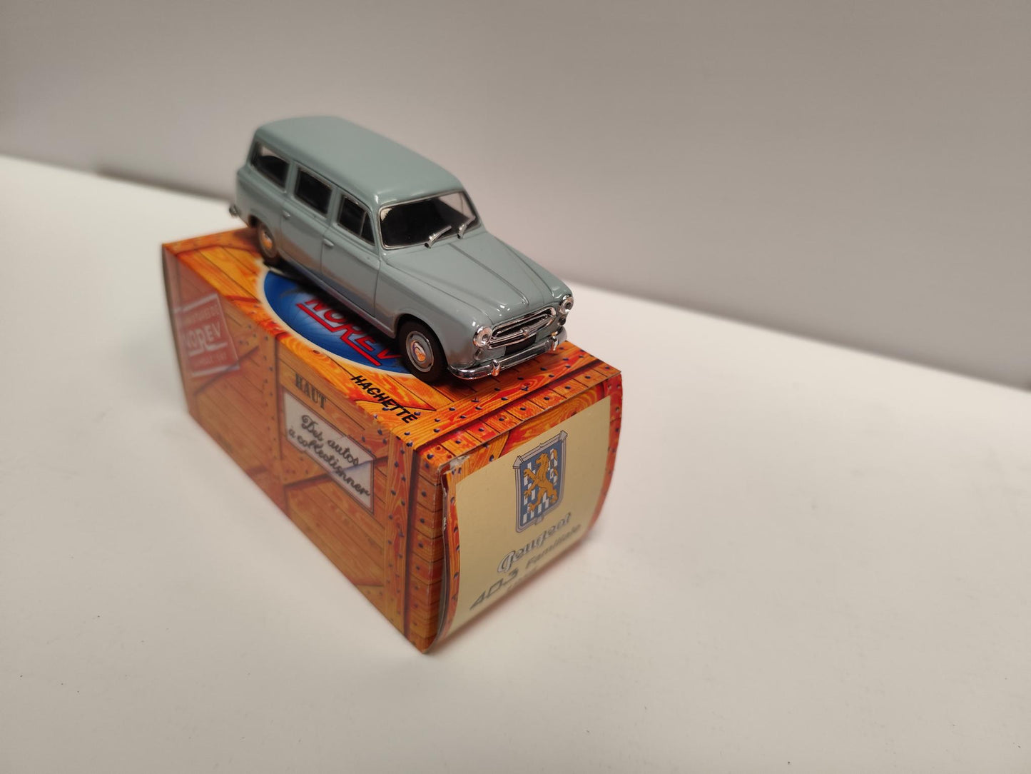 Peugeot 403 Familiale 1956 Les miniatures de norev 1:43